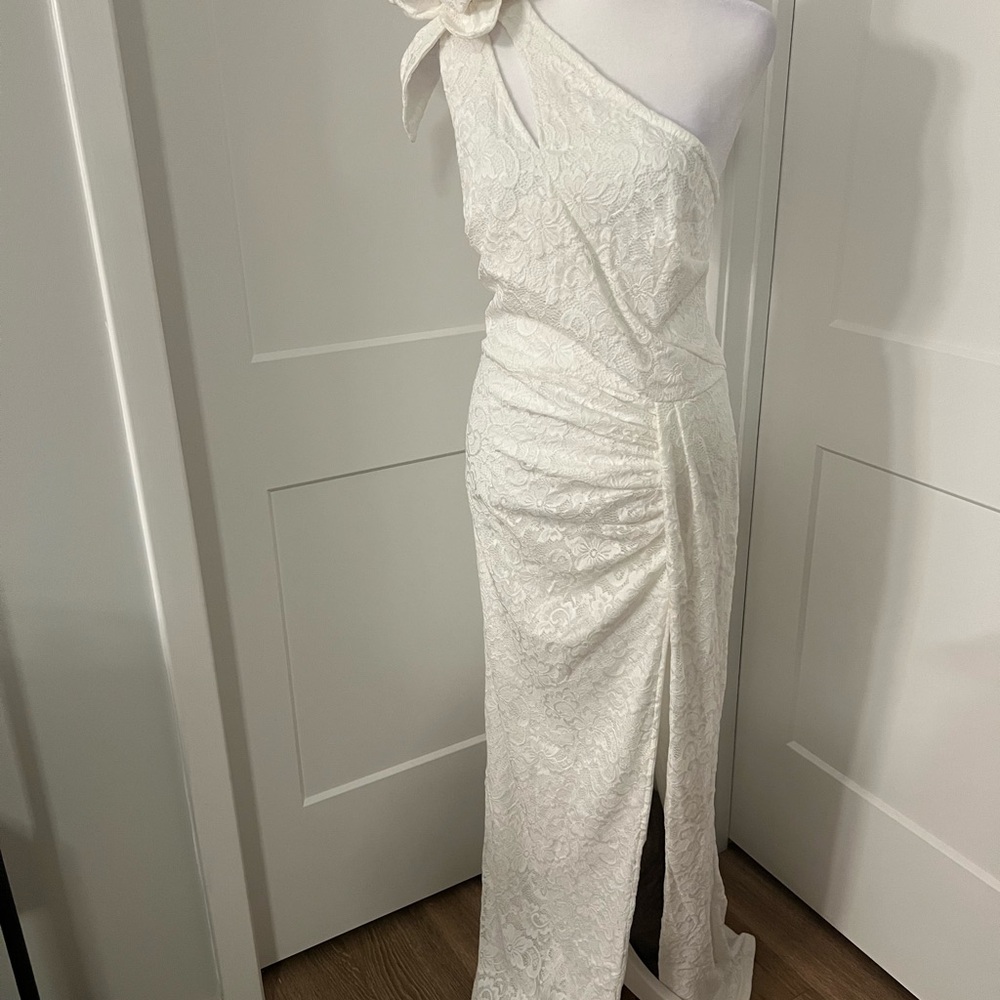 Gifted to Joss 🥰 Elegant One-Shoulder White Gown - Picture 2 of 16